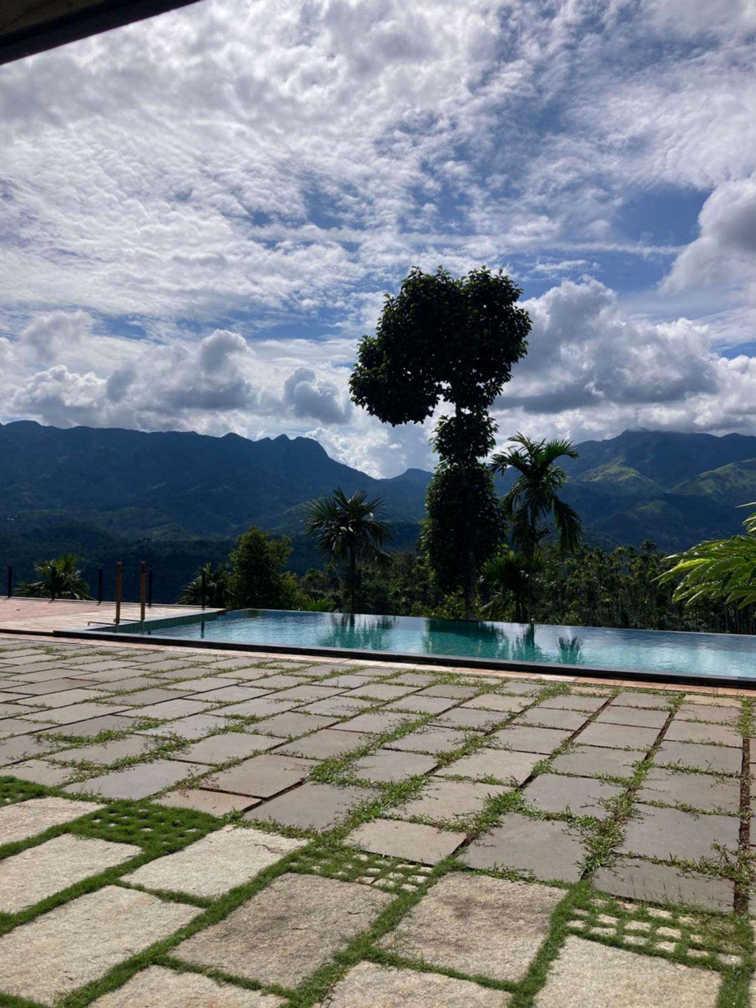 Homestay Namaha Meppadi Bagian luar foto